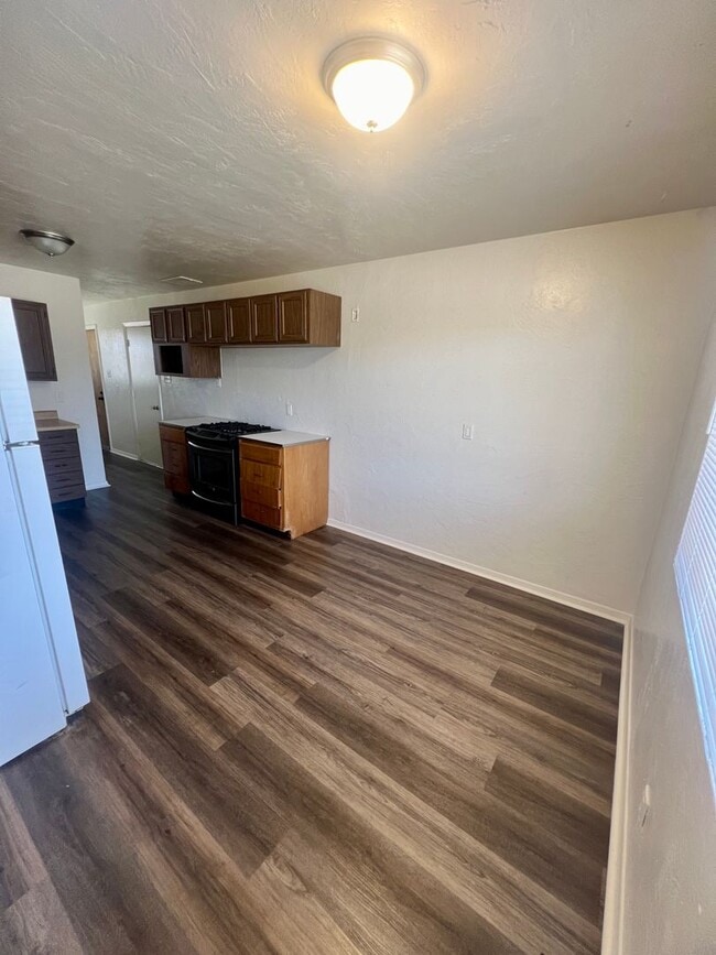 Building Photo - Wonderful home on large corner lot!