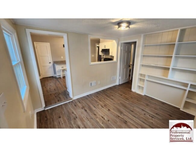 Building Photo - Walk to shops, dining and recreation areas!