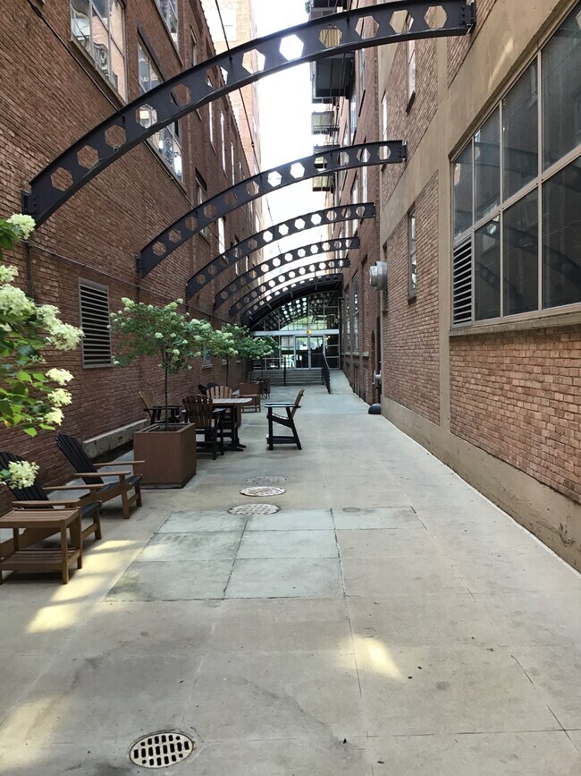 Foto del edificio - 500 S Clinton St