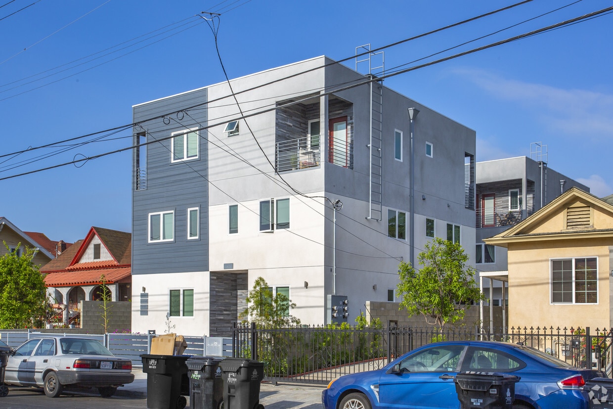 Building Photo - 1625 S New Hampshire Ave