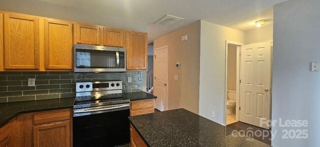 Building Photo - 6807 Juniper Tree St