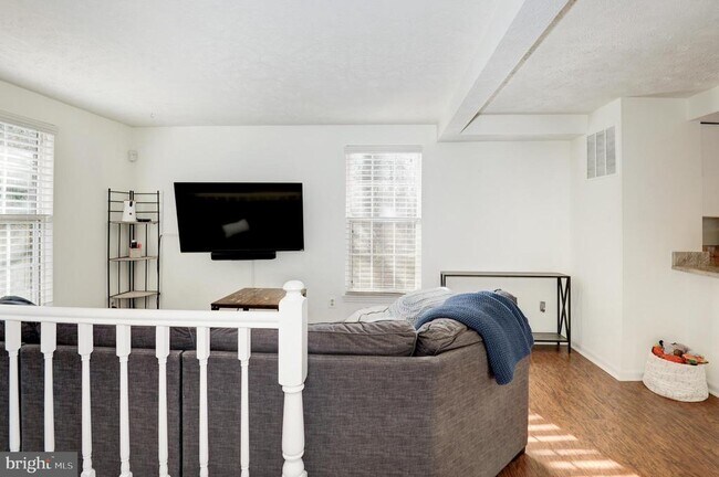 Foto del edificio - 1598 Woodcrest Dr