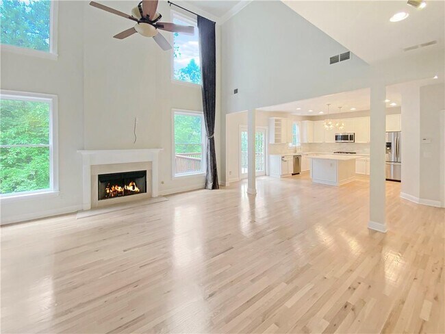 Foto del edificio - 589 Lakeview Terrace SE