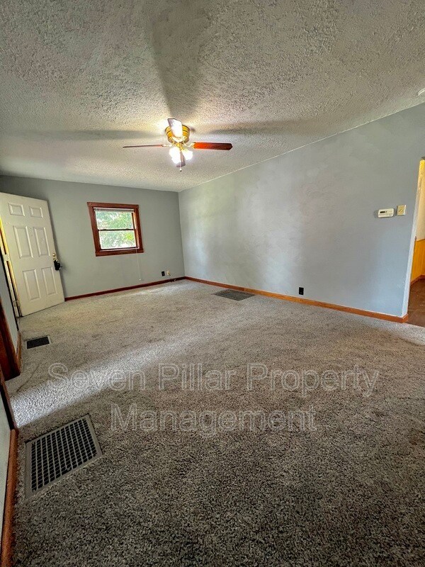 Building Photo - 504 Martin St