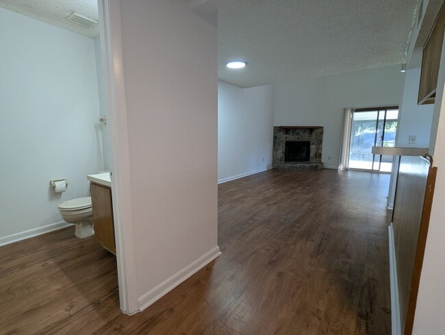 Foto del edificio - 5591 Greatpine Ln S