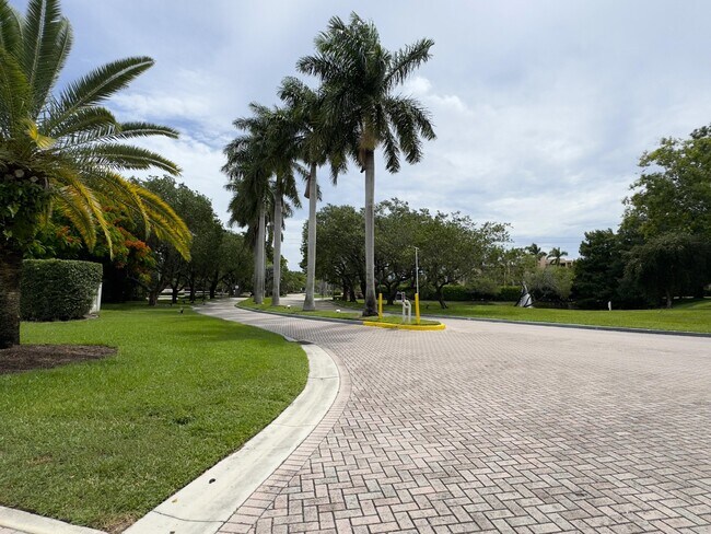 Foto del edificio - 1000 Crystal Way