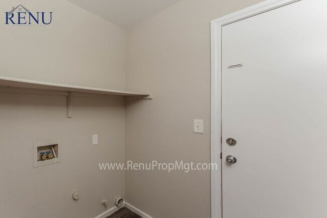 Foto del edificio - Available NOW! Beautiful 3 Bedroom Home in...