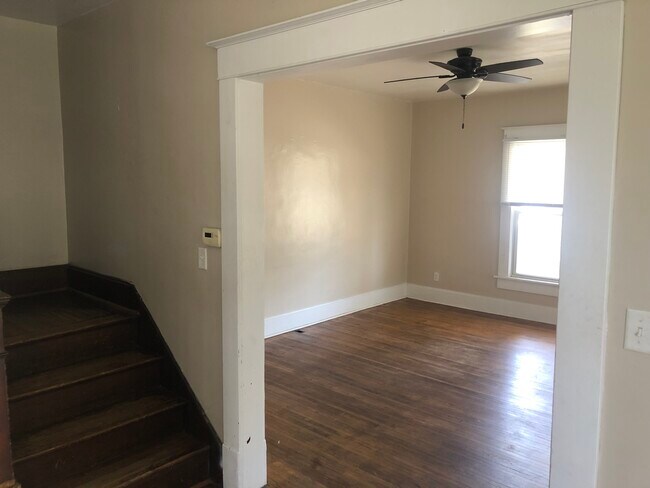 Living Area - 1000 7th Ave