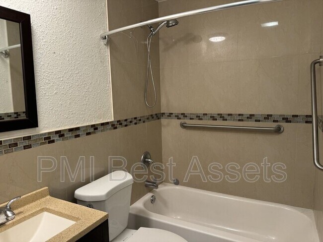 Foto del edificio - 9511 NW 80 St