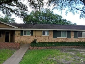 Building Photo - 1105 Ramada Dr