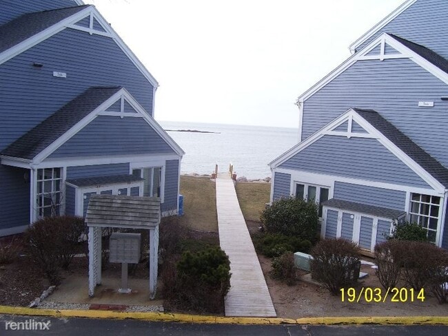 Building Photo - 86 Cosey Beach Ave