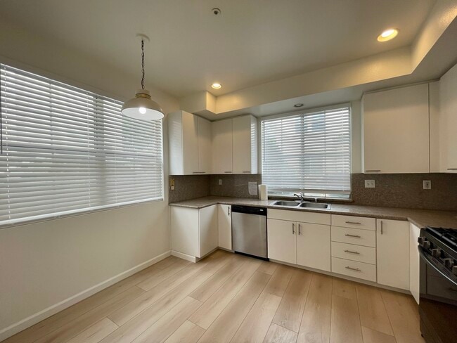 Building Photo - 436 Sefton Ave
