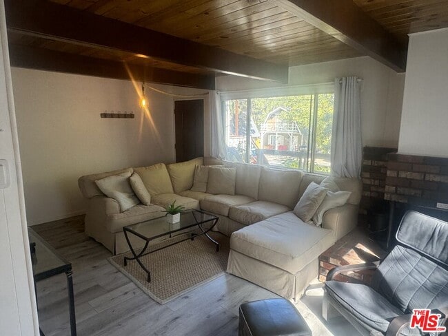 Foto del edificio - 672 Holmes Ln