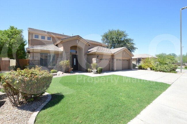 Building Photo - 857 E Carla Vista Dr