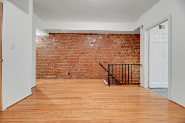 Building Photo - 1241 Duncan Pl NE
