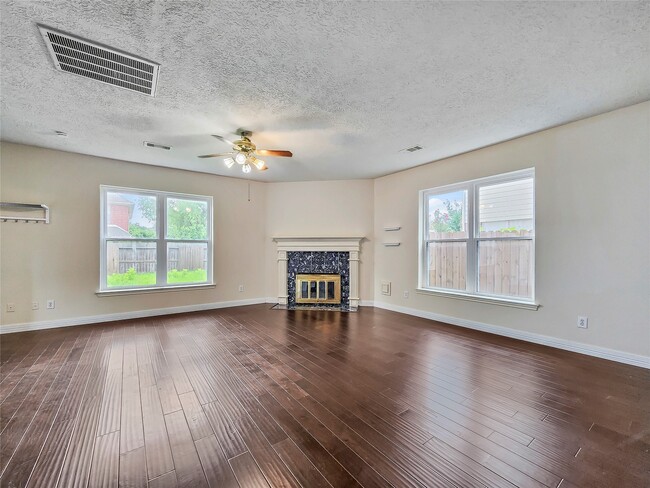 Foto del edificio - 9343 Starfire Ln