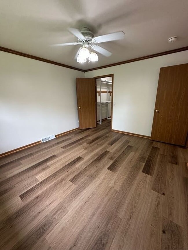 Foto del edificio - Ellis Avenue Duplex