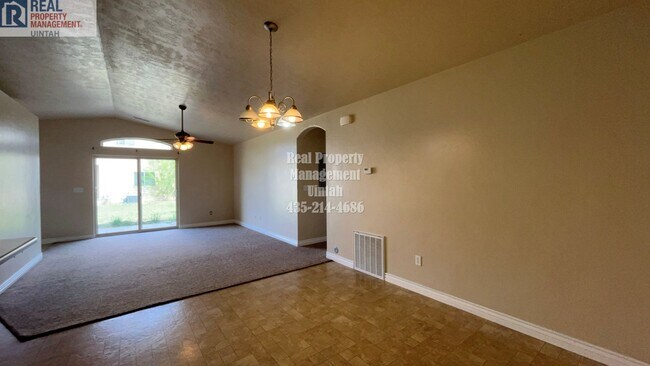 Foto del edificio - 3-bedroom 2 bath Town home