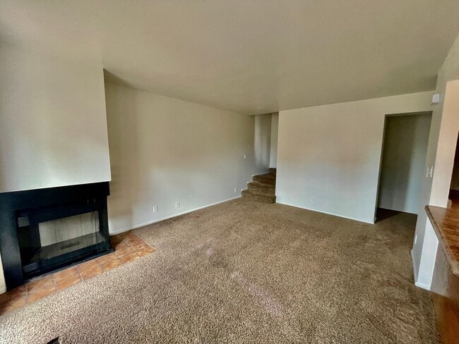 Building Photo - Sunny Dale Townhome