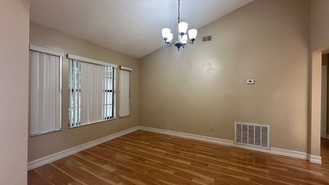 Building Photo - 487 Carrigan Ave