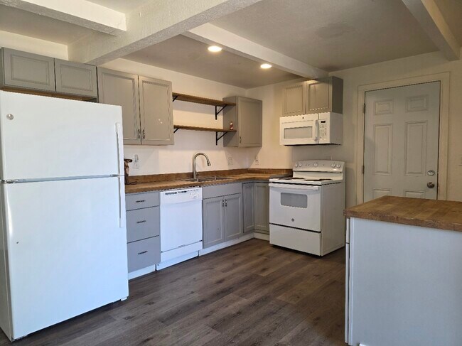 Foto del edificio - 1746 E 23rd St