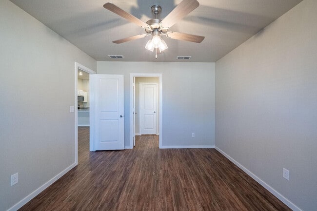 Foto del edificio - 9706 Saratoga Ave