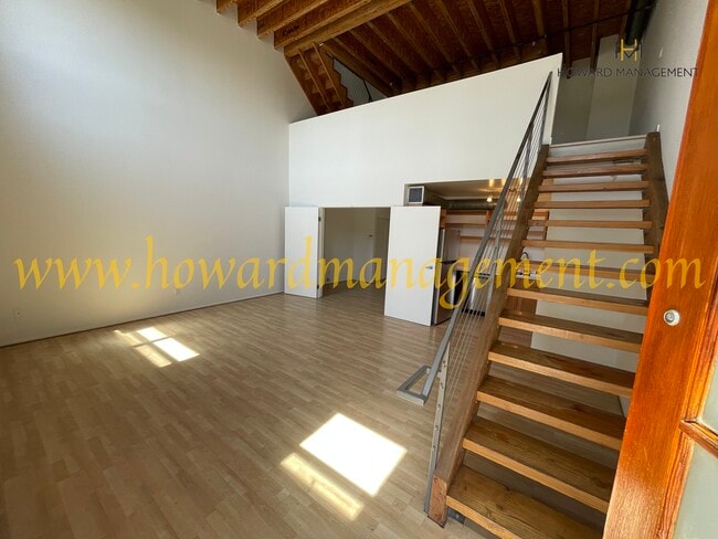 Building Photo - 1011 Pico Blvd
