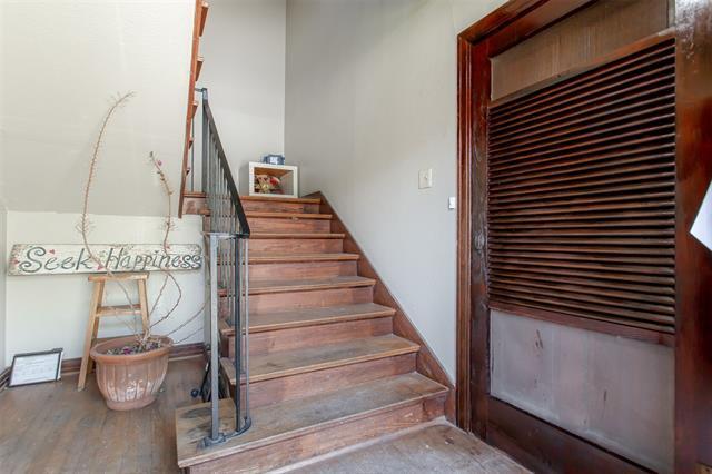 Building Photo - 5918 La Vista Dr