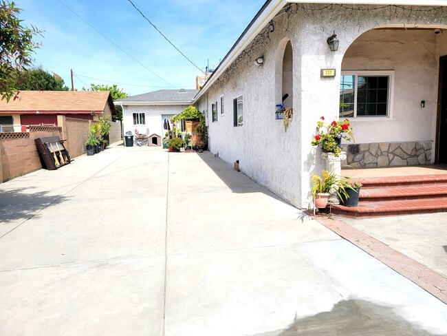 Foto del edificio - 331 W Bencamp St