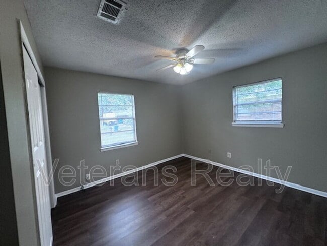 Building Photo - 104 Michael Ct