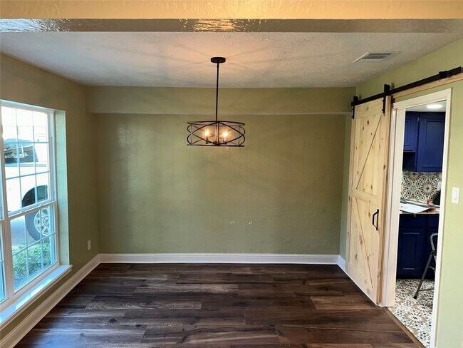 Foto del edificio - 14663 Perthshire Rd