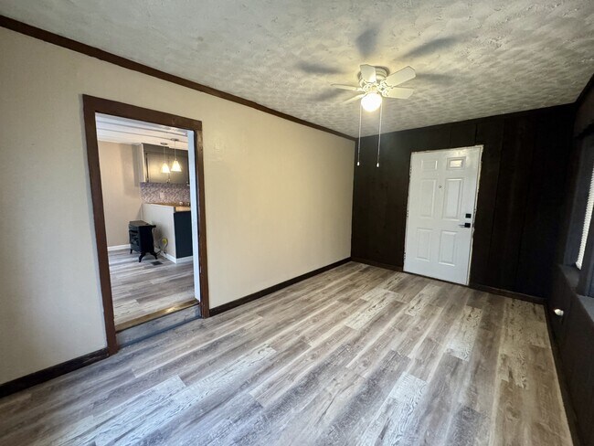 Building Photo - 6 Fox Ln