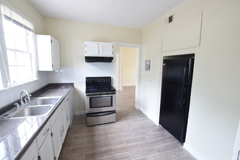 410 E 14th St Unit 205, Sanford, FL 32771 Condo for Rent in Sanford