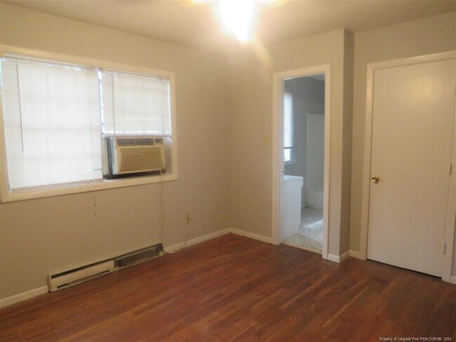 Foto del edificio - 2462 Bragg Blvd