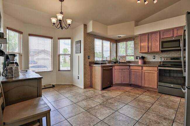 Foto del edificio - 4940 Sebring Dr