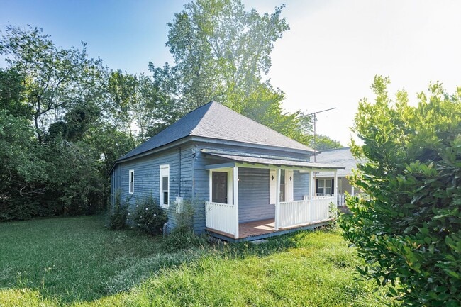 Building Photo - 319 E Chappell St