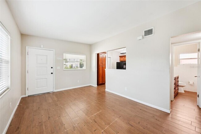 Foto del edificio - 1417 E Harding St