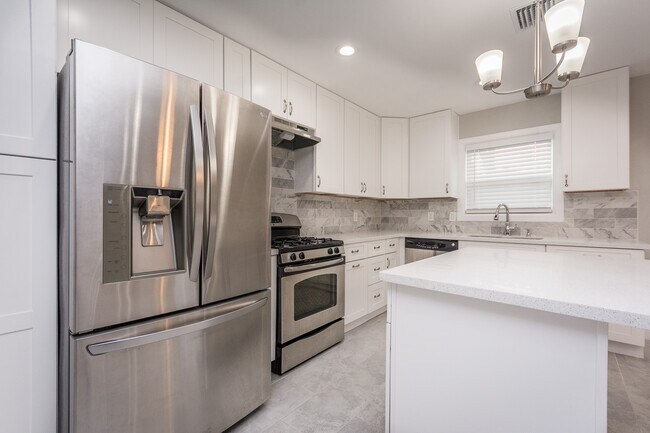 Foto del edificio - 4411 Knotty Oaks Trail