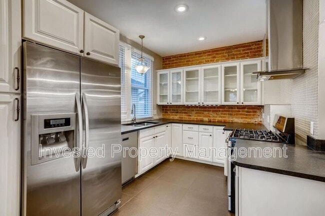 Building Photo - 964 S Washington St