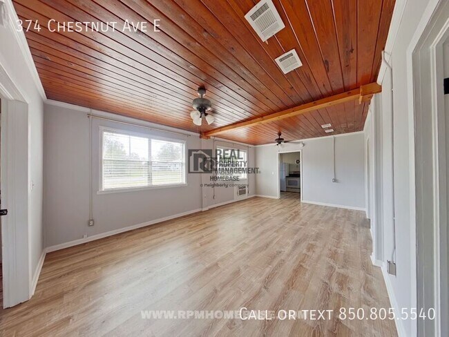 Foto del edificio - 374 Chestnut Ave E