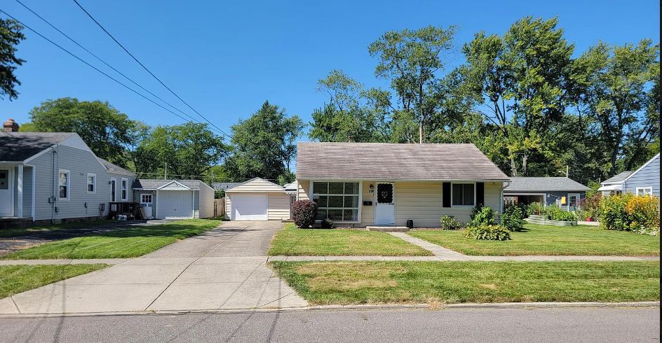 Front of house/garage - 380 Edgewood Dr