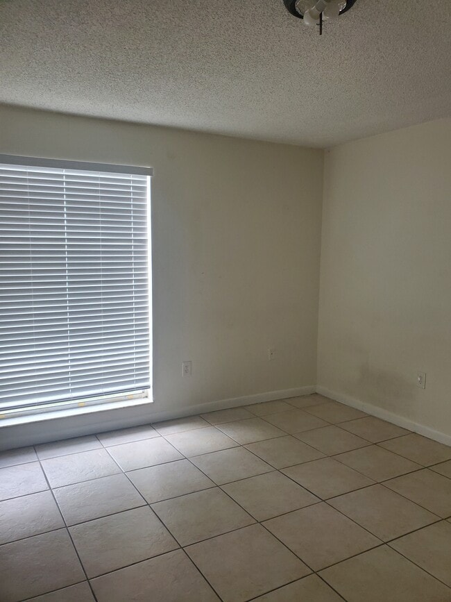 Building Photo - 10810 SW 88th St