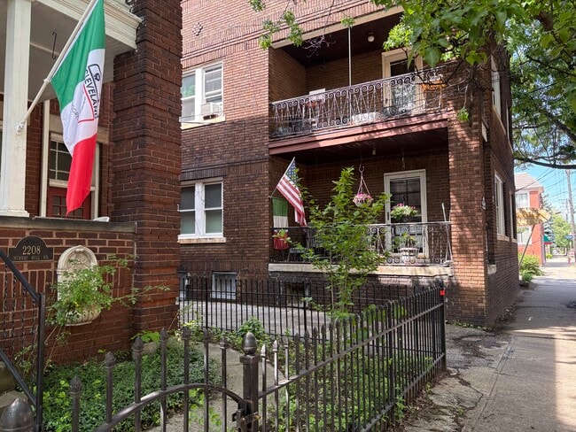 Foto del edificio - 2206 Murray Hill Rd