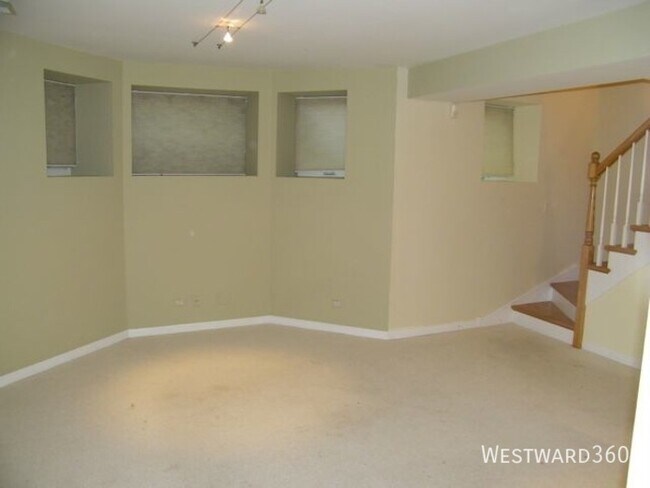 Building Photo - 1017 W Dakin St