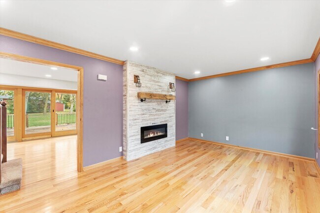 Building Photo - 1820 Lakeview St