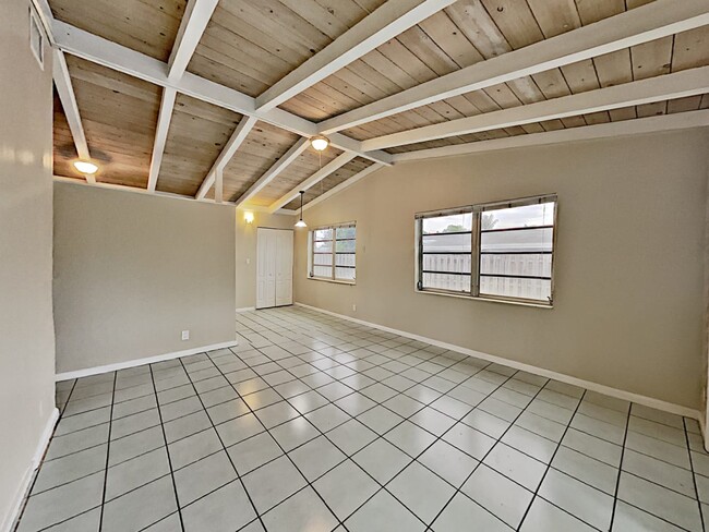 Building Photo - 1275 SW 28th Rd