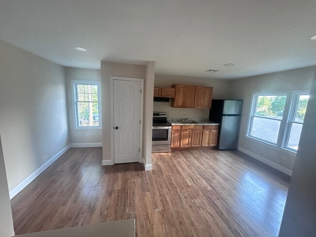 Building Photo - 60 Lynbrook Dr