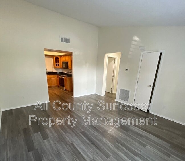 Building Photo - 513 E Curlew Pl