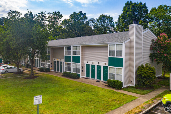 Building Photo - Kingly Ones and Briarwood Court Apartments