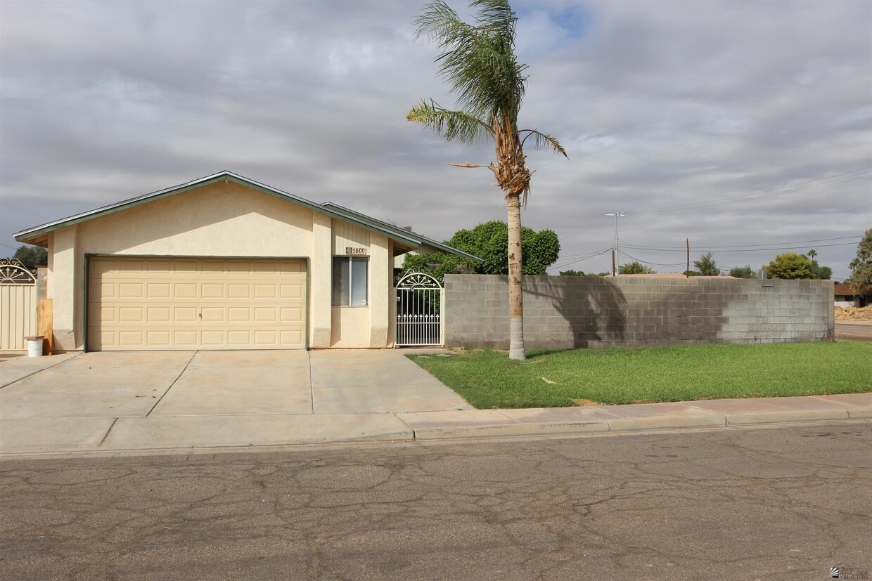 Foto principal - 1600 S 46th Dr